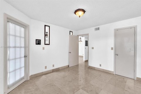 Condominio en venta en Davie, Florida, 1 dormitorio, 74.79 m2 № 2057943 - foto 15