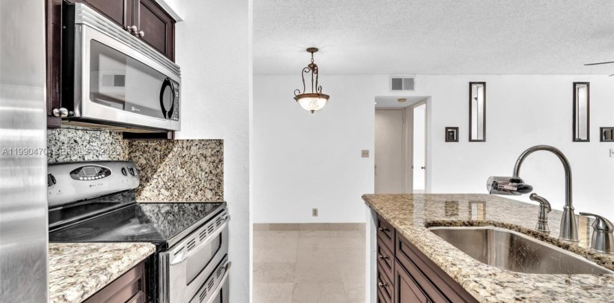 Condominio en Davie, Florida, 1 dormitorio  № 2057943