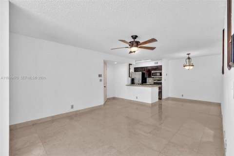 Condominio en venta en Davie, Florida, 1 dormitorio, 74.79 m2 № 2057943 - foto 19