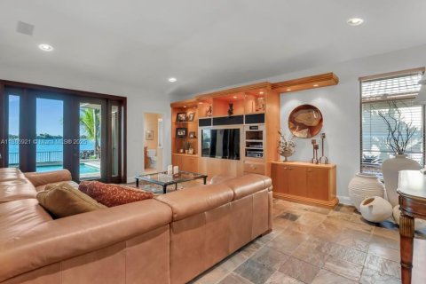 House in Pembroke Pines, Florida 6 bedrooms, 409.79 sq.m. № 1941460 - photo 21