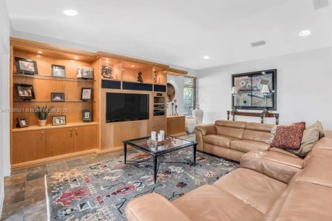 House in Pembroke Pines, Florida 6 bedrooms, 409.79 sq.m. № 1941460 - photo 20