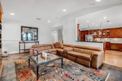 House in Pembroke Pines, Florida 6 bedrooms, 409.79 sq.m. № 1941460 - photo 19