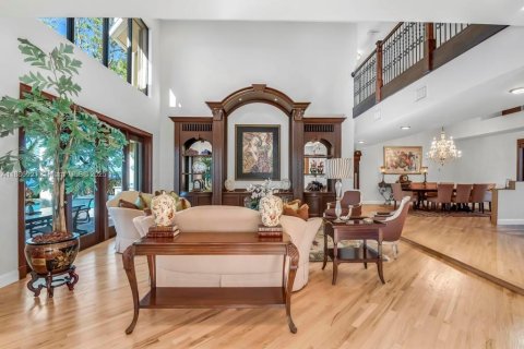 House in Pembroke Pines, Florida 6 bedrooms, 409.79 sq.m. № 1941460 - photo 10