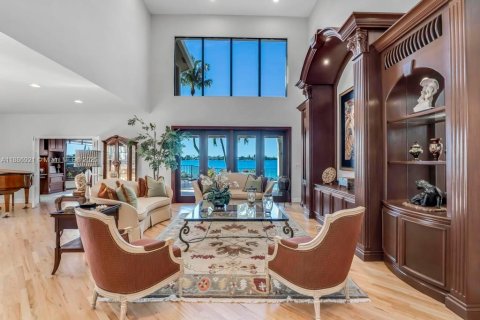 House in Pembroke Pines, Florida 6 bedrooms, 409.79 sq.m. № 1941460 - photo 6