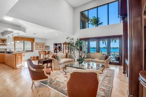 House in Pembroke Pines, Florida 6 bedrooms, 409.79 sq.m. № 1941460 - photo 8