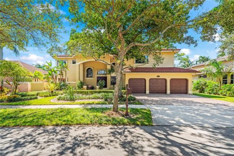 House in Pembroke Pines, Florida 6 bedrooms, 409.79 sq.m. № 1941460 - photo 1
