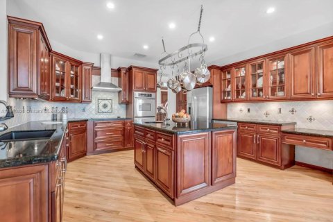 House in Pembroke Pines, Florida 6 bedrooms, 409.79 sq.m. № 1941460 - photo 15