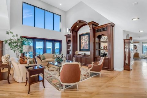 House in Pembroke Pines, Florida 6 bedrooms, 409.79 sq.m. № 1941460 - photo 7