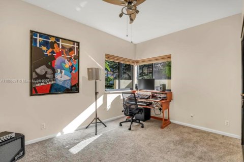 House in Pembroke Pines, Florida 6 bedrooms, 409.79 sq.m. № 1941460 - photo 29