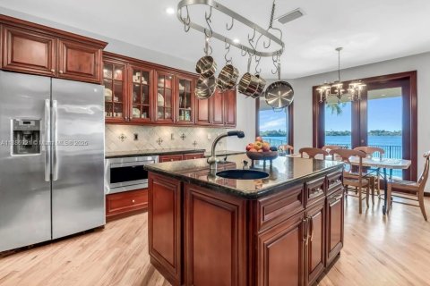 House in Pembroke Pines, Florida 6 bedrooms, 409.79 sq.m. № 1941460 - photo 16