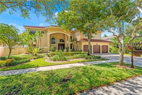 House in Pembroke Pines, Florida 6 bedrooms, 409.79 sq.m. № 1941460 - photo 2