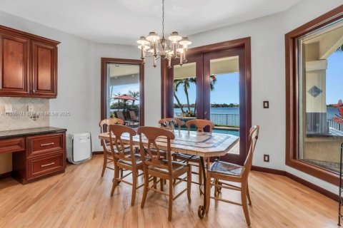 House in Pembroke Pines, Florida 6 bedrooms, 409.79 sq.m. № 1941460 - photo 17