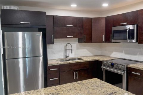 Apartment in Lauderhill, Florida 1 bedroom, 73.58 sq.m. № 2014227 - photo 12