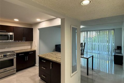 Apartment in Lauderhill, Florida 1 bedroom, 73.58 sq.m. № 2014227 - photo 14