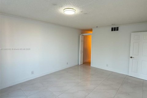 Apartment in Lauderhill, Florida 1 bedroom, 73.58 sq.m. № 2014227 - photo 8