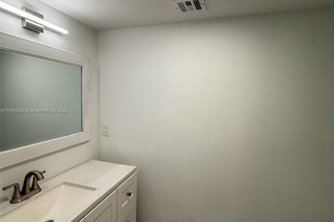 Apartment in Lauderhill, Florida 1 bedroom, 73.58 sq.m. № 2014227 - photo 18