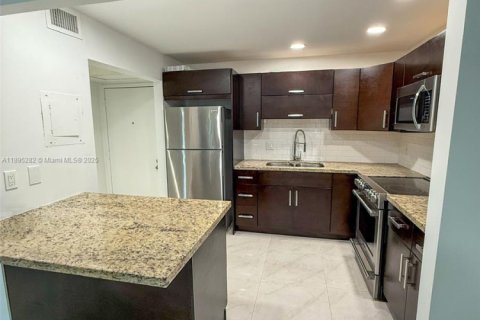 Apartment in Lauderhill, Florida 1 bedroom, 73.58 sq.m. № 2014227 - photo 16