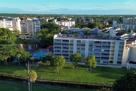 Apartment in Lauderhill, Florida 1 bedroom, 73.58 sq.m. № 2014227 - photo 4