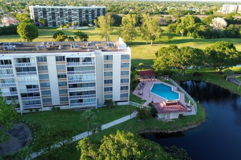 Apartment in Lauderhill, Florida 1 bedroom, 73.58 sq.m. № 2014227 - photo 27