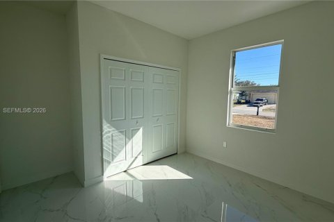 Villa ou maison à vendre à Lehigh Acres, Floride: 3 chambres, 126.07 m2 № 1973622 - photo 25