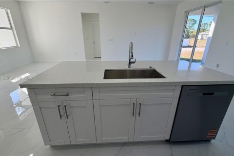 Villa ou maison à vendre à Lehigh Acres, Floride: 3 chambres, 126.07 m2 № 1973622 - photo 13