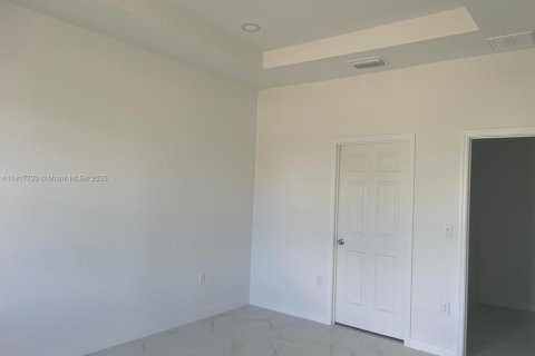 Villa ou maison à vendre à Lehigh Acres, Floride: 3 chambres, 126.07 m2 № 1973622 - photo 10