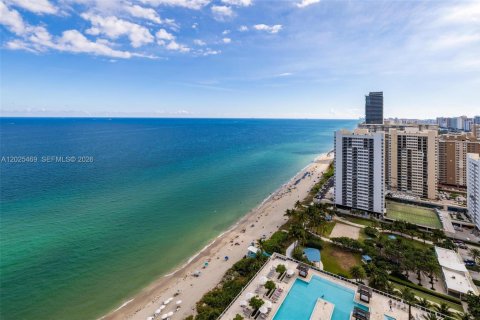 Condo in Hallandale Beach, Florida, 3 bedrooms № 2145814 - photo 22