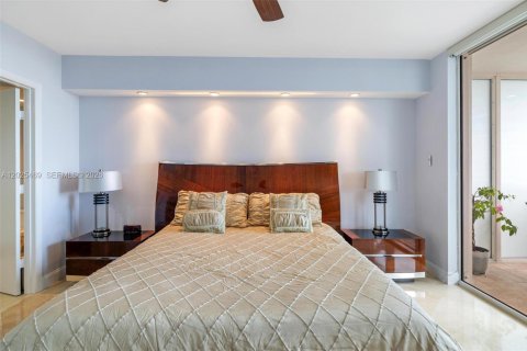 Condo in Hallandale Beach, Florida, 3 bedrooms № 2145814 - photo 10
