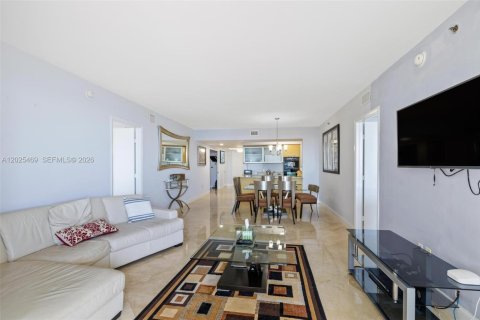 Condo in Hallandale Beach, Florida, 3 bedrooms № 2145814 - photo 3