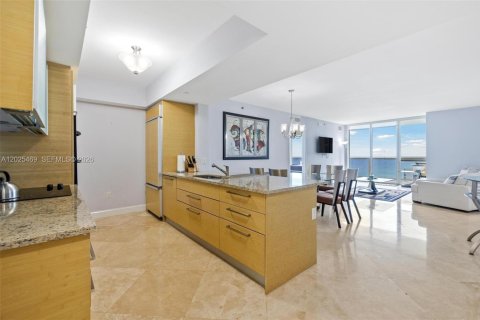 Condo in Hallandale Beach, Florida, 3 bedrooms № 2145814 - photo 7