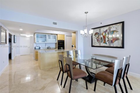 Condo in Hallandale Beach, Florida, 3 bedrooms № 2145814 - photo 6