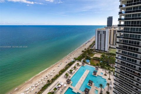 Condo in Hallandale Beach, Florida, 3 bedrooms  № 2145814