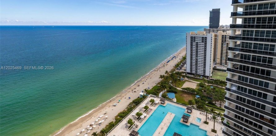 Condo in Hallandale Beach, Florida, 3 bedrooms № 2145814