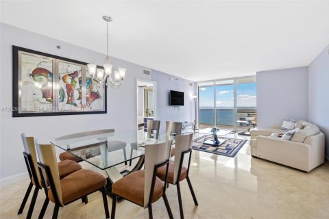 Condo in Hallandale Beach, Florida, 3 bedrooms № 2145814 - photo 5