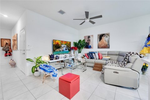 House in Florida City, Florida 3 bedrooms, 131.74 sq.m. № 1763773 - photo 3