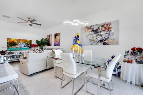 House in Florida City, Florida 3 bedrooms, 131.74 sq.m. № 1763773 - photo 11