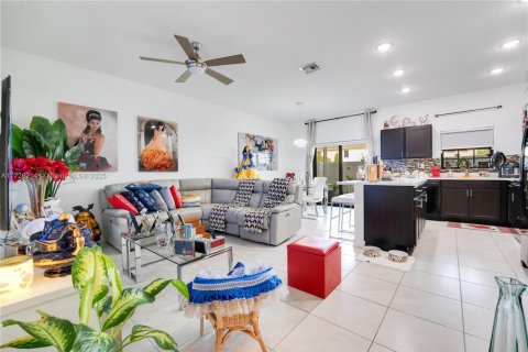 House in Florida City, Florida 3 bedrooms, 131.74 sq.m. № 1763773 - photo 10
