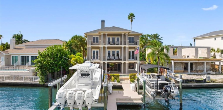 Villa ou maison à Belleair Beach, Floride 5 chambres, 302.12 m2 № 2416287