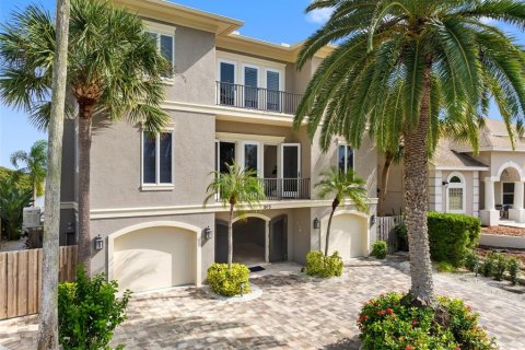 Villa ou maison à vendre à Belleair Beach, Floride: 5 chambres, 302.12 m2 № 2416287 - photo 2