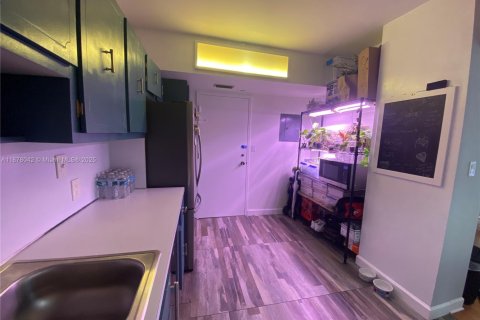 Condominio en alquiler en Hollywood, Florida, 2 dormitorios, 105.17 m2 № 1920548 - foto 6