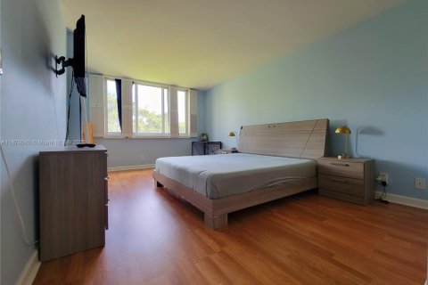 Condominio en alquiler en Hollywood, Florida, 2 dormitorios, 105.17 m2 № 1920548 - foto 23