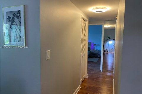 Condominio en alquiler en Hollywood, Florida, 2 dormitorios, 105.17 m2 № 1920548 - foto 18