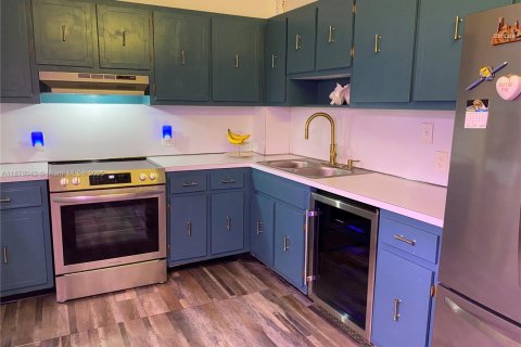 Condominio en alquiler en Hollywood, Florida, 2 dormitorios, 105.17 m2 № 1920548 - foto 7