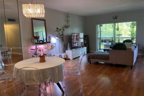 Condominio en alquiler en Hollywood, Florida, 2 dormitorios, 105.17 m2 № 1920548 - foto 11