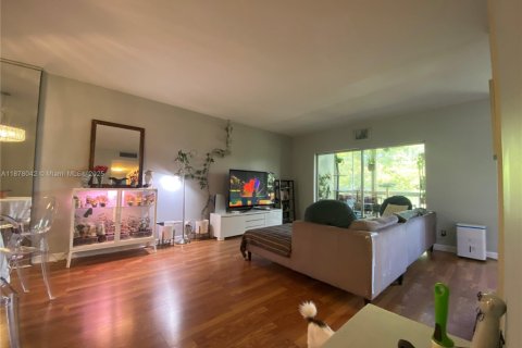 Condominio en alquiler en Hollywood, Florida, 2 dormitorios, 105.17 m2 № 1920548 - foto 9