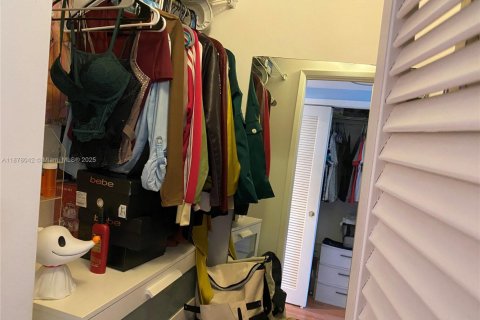 Condominio en alquiler en Hollywood, Florida, 2 dormitorios, 105.17 m2 № 1920548 - foto 30