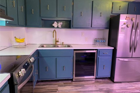 Condominio en alquiler en Hollywood, Florida, 2 dormitorios, 105.17 m2 № 1920548 - foto 4