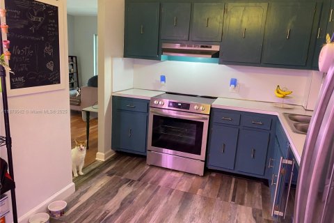 Condominio en alquiler en Hollywood, Florida, 2 dormitorios, 105.17 m2 № 1920548 - foto 8