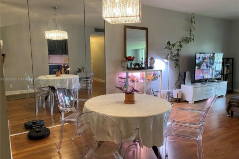 Condominio en alquiler en Hollywood, Florida, 2 dormitorios, 105.17 m2 № 1920548 - foto 10