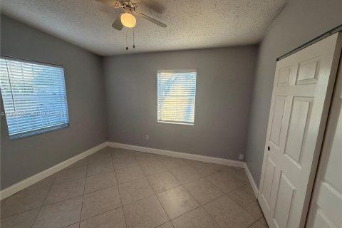 Casa en alquiler en Pompano Beach, Florida, 3 dormitorios, 95.32 m2 № 2027977 - foto 3